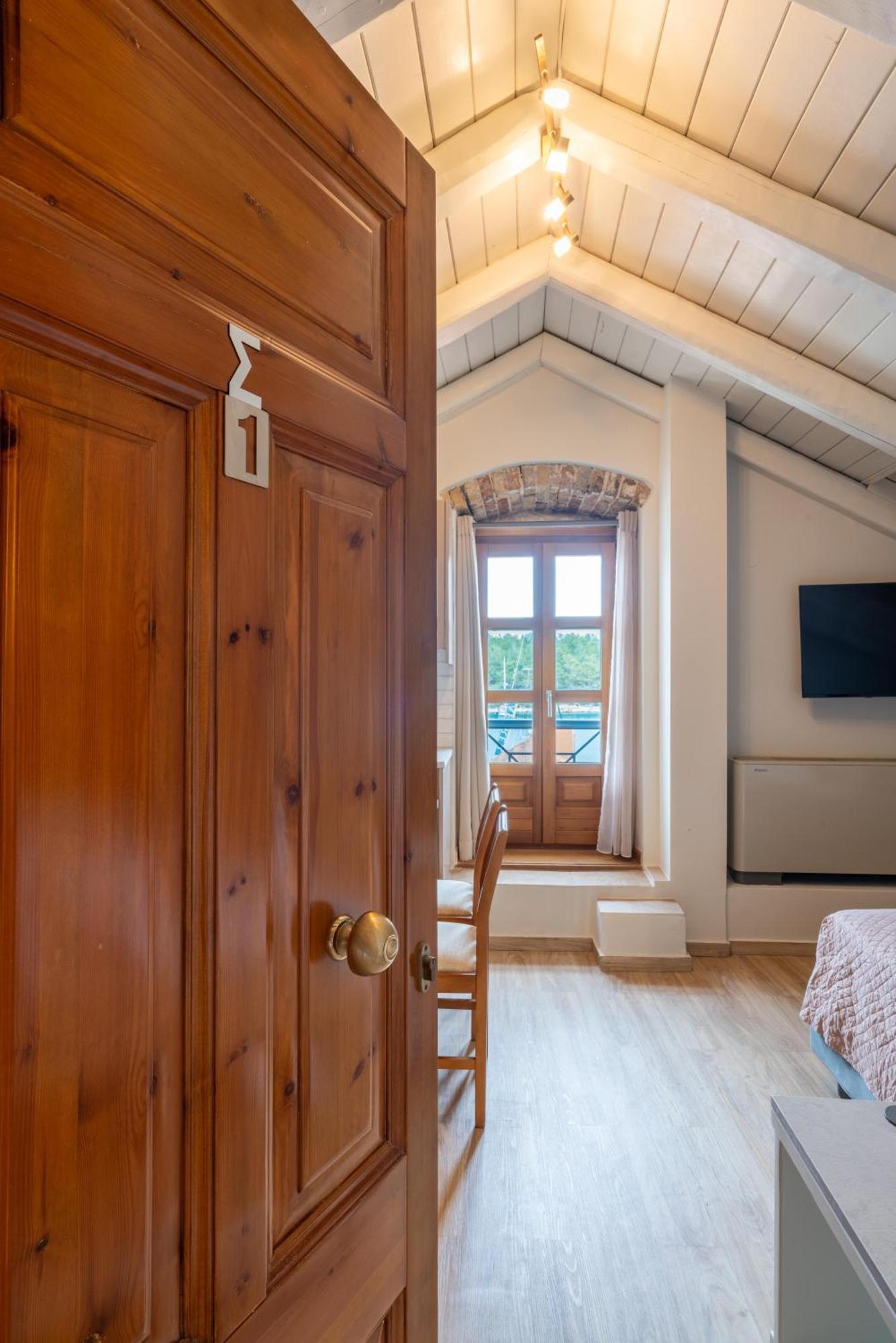 Authentic Suites In Fiscardo Фискардон Экстерьер фото